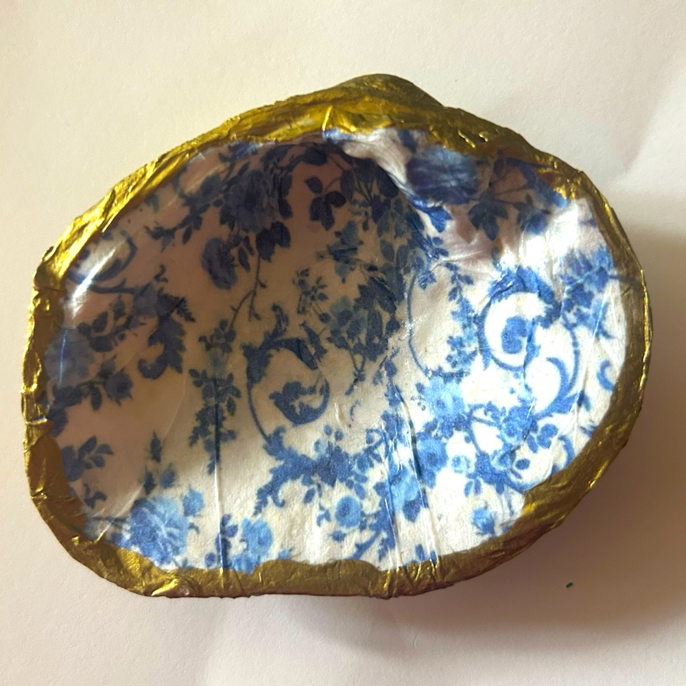 Oyster Shell Dish with Blue Floral